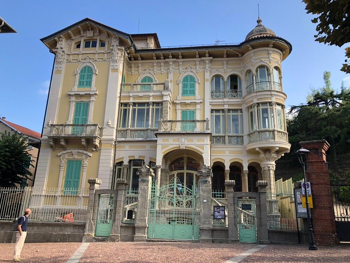 Altare: conclusi i restauri alla facciata di Villa Rosa