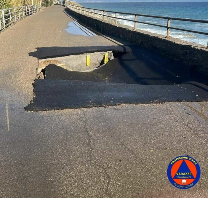 Cede l'asfalto in Lungomare Europa: lunedì 1 dicembre scatteranno i lavori