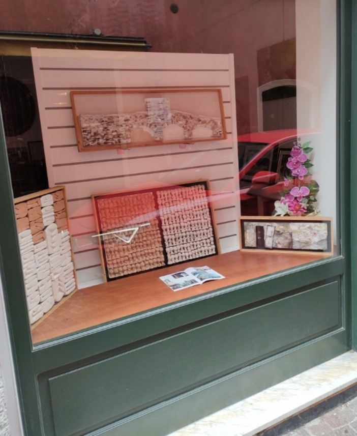 Fondazione Bormioli ricorda il maestro Iiriti: alcune opere esposte nella vetrina di via Buffa Fondazione Bormioli ricorda il maestro Iiriti: alcune opere esposte nella vetrina di via Buffa