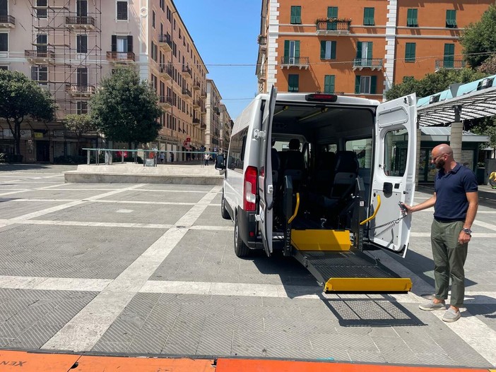 Savona, “Viaggi senza barriere”, il Comune di Savona acquista due mezzi di trasporto collettivo per i tour accessibili Savona, “Viaggi senza barriere”, il Comune di Savona acquista due mezzi di trasporto collettivo per i tour accessibili