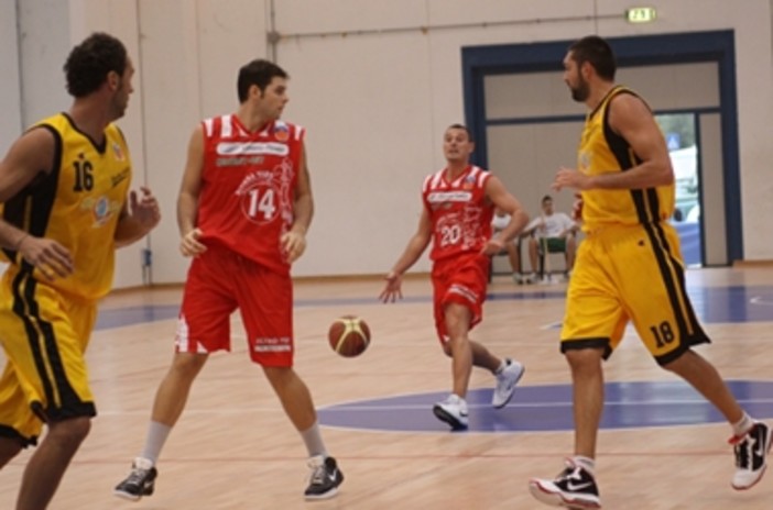 Appello del "Riviera Fans Club": "Aiutiamo il Riviera Vado Basket" Appello del "Riviera Fans Club": "Aiutiamo il Riviera Vado Basket"