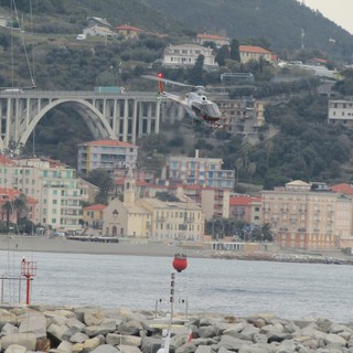 Incendio boschivo sulle alture di Varazze: attivato l'elicottero (FOTO) Incendio boschivo sulle alture di Varazze: attivato l'elicottero (FOTO)