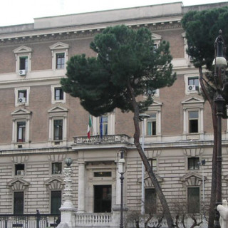 Il Viminale ai Prefetti: "Controlli antiassembramento più serrati"