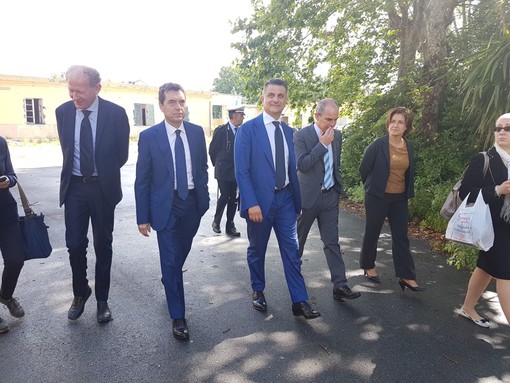 Albenga, nuovo Polo Scolastico: il sottosegretario all'Istruzione Vito De Filippo visita la Caserma Turinetto (FOTO e VIDEO)