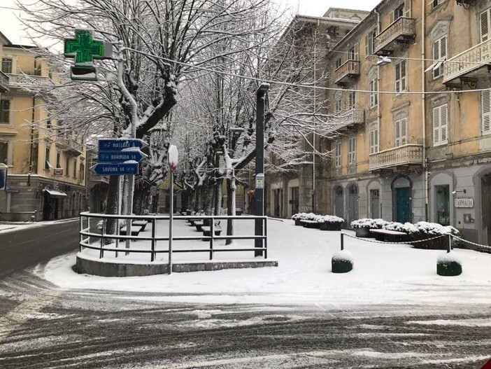 Neve su tutta la Provincia di Savona: le immagini della redazione e dei Lettori Neve su tutta la Provincia di Savona: le immagini della redazione e dei Lettori