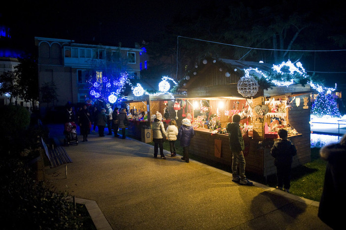 A Loano inaugurazione del Mercatino "Villaggio Magie di Natale"