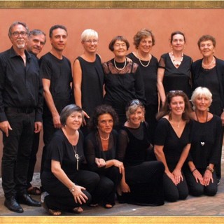 Loano, concerto de "I Vocalisti" nell'area spettacolo del mercatino "Villaggio Magie di Natale"