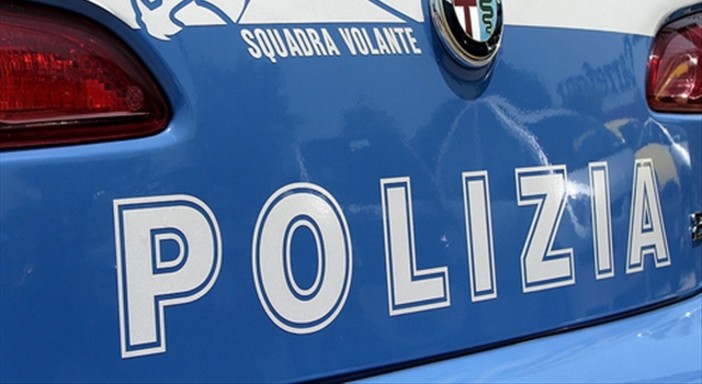 Di notte bimba di 7 anni addormentata da sola in un Suv: interviene la Polizia