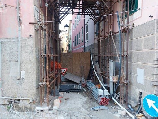 Voltino di via Aicardi a Celle, una commerciante scrive a Toti per chiedere la riapertura. Lo staff: "Stiamo avviando i lavori per la sistemazione"