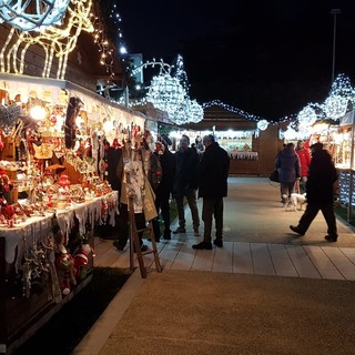 Loano, divertimento e animazione al mercatino Villaggio Magie di Natale