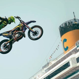 Mototerapia a Savona, Vanni Oddera domani torna al Palacrociere: dalle 10 spettacolo acrobatico per grandi e piccini