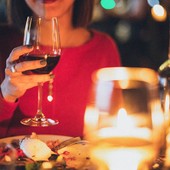Nuovo codice della strada, calano le vendite di alcolici: l'idea del "rimpiattino", bottiglia di vino a casa se non consumata per intero