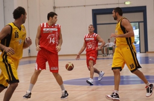 Appello del "Riviera Fans Club": "Aiutiamo il Riviera Vado Basket" Appello del "Riviera Fans Club": "Aiutiamo il Riviera Vado Basket"