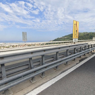 Si lancia dal viadotto autostradale: muore giovane di 19 anni