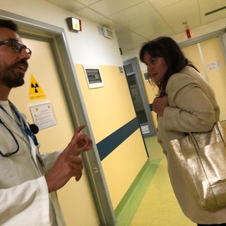 Pronto soccorso del Santa Corona, super lavoro per gli accessi estivi: visita dell'assessore Viale e del consigliere Ardenti (FOTO)