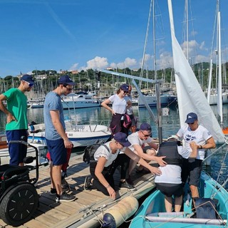 Varazze, la riabilitazione prende il largo: medici e fisioterapisti dell'Unità Spinale in mare con la vela paralimpica Varazze, la riabilitazione prende il largo: medici e fisioterapisti dell'Unità Spinale in mare con la vela paralimpica