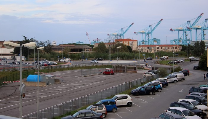 Vado Ligure riorganizza i parcheggi a disco orario e introduce l'app per gli stalli blu