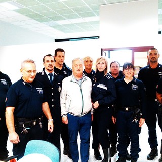 Quattro veicoli, 14 agenti più gli uomini in borghese: maxicontrollo del venerdì sera da parte della polizia locale di Albenga (FOTO e VIDEO) Quattro veicoli, 14 agenti più gli uomini in borghese: maxicontrollo del venerdì sera da parte della polizia locale di Albenga (FOTO e VIDEO)