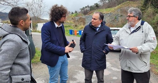 Stella, visita del consigliere Vaccarezza in località Colletto: "Predisposto il progetto per la costruzione di una rotatoria e di un tunnel"