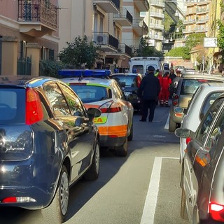 Varazze, sul tetto dell'albergo con un coltello: "Voglio tornare in Tunisia"