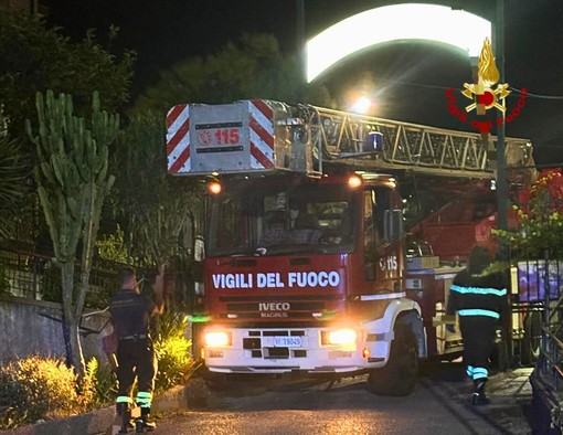 Vigili del Fuoco in azione a Ceriale: evacuato un paziente in condizioni critiche dalla casa di riposo