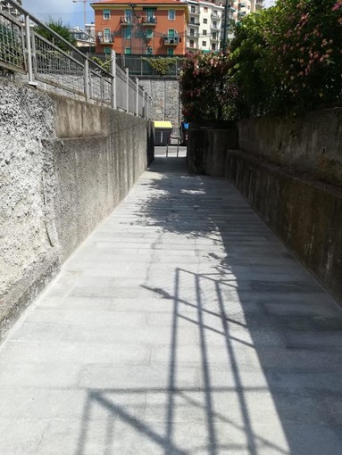 Varazze, pavimentato il collegamento pedonale tra via Cilea e via Carlo Nocelli (FOTO) Varazze, pavimentato il collegamento pedonale tra via Cilea e via Carlo Nocelli (FOTO)