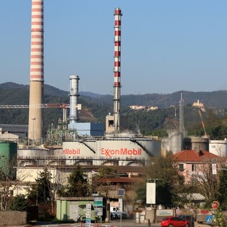 Vado Ligure, il sindaco sui licenziamenti alla Esso: &quot;Piena solidarietà ai dipendenti, l'azienda rifletta sul suo ruolo strategico nel comparto portuale e industriale del territorio&quot;