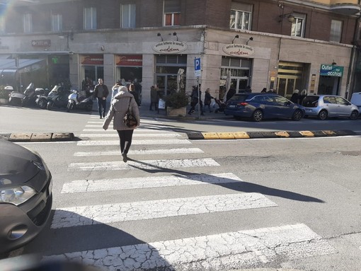 Investimento pedonale in Corso Italia a Savona, un'anziana in codice giallo al San Paolo