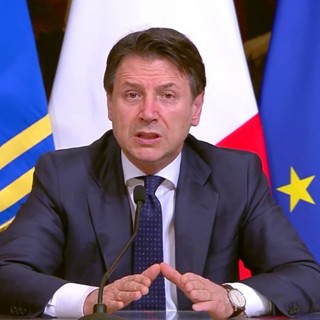 Emergenza Coronavirus, Conte annuncia nuovi provvedimenti: chiusa ogni attività produttiva che non garantisca beni essenziali