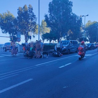 Albissola Marina, scontro auto-moto in corso Bigliati: soccorsi mobilitati (FOTO)