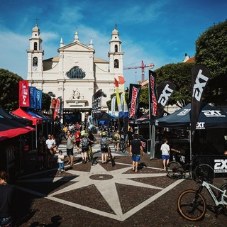 Il villaggio UCI World Cup a Pietra nel 2023 (foto Nicola Damonte)