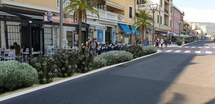 Pietra Ligure rinnova il suo lungomare e prepara la rivoluzione della viabilità a senso unico (FOTO) Pietra Ligure rinnova il suo lungomare e prepara la rivoluzione della viabilità a senso unico (FOTO)