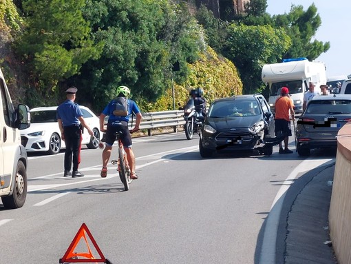 Bergeggi, auto perde il controllo e si schianta a bordo strada: illesa la conducente Bergeggi, auto perde il controllo e si schianta a bordo strada: illesa la conducente