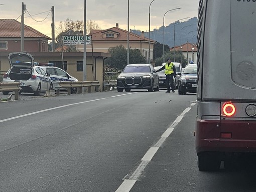 Incidente sulla via Aurelia ad Albenga: nessun ferito ma disagi al traffico (FOTO) Incidente sulla via Aurelia ad Albenga: nessun ferito ma disagi al traffico (FOTO)