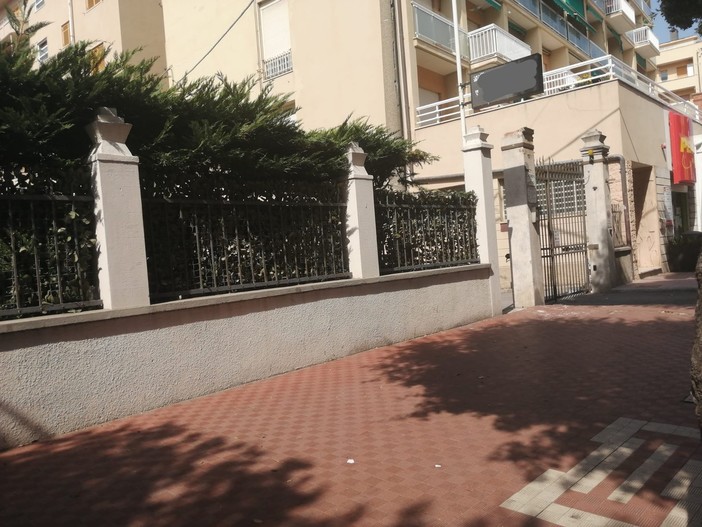 Finale, finisce male un esercizio di parkour: 21enne tedesco infilzato ad una ringhiera