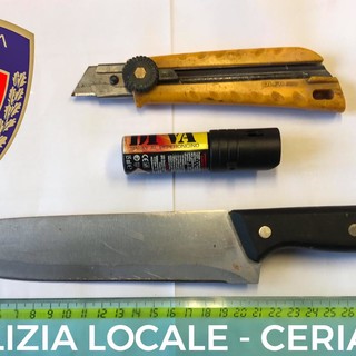 Ceriale: denunciato straniero per il possesso di un grosso coltello, un taglierino e spray al peperoncino