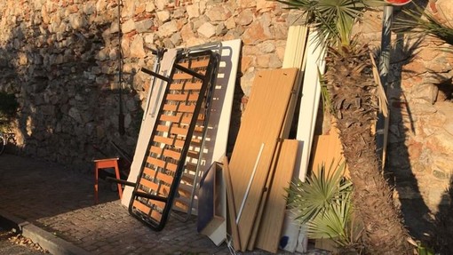 Finale Ligure, le considerazioni del Gruppo di minoranza “Le Persone al Centro” sulla raccolta dei 'rifiuti ingombranti'