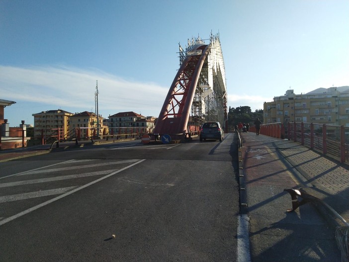 Albenga, riaperta a doppio senso di marcia la viabilità sul Ponte Viveri