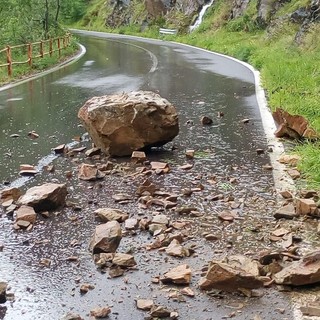 Smottamenti sulla Sp 40 all'altezza di Urbe: intervento degli uomini della Provincia