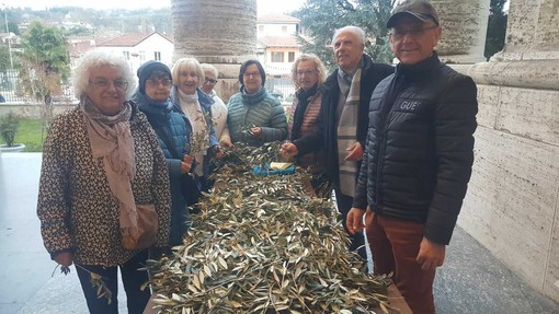Tra canti e rami d’ulivo, la Domenica delle Palme apre il tempo del silenzio e della preghiera