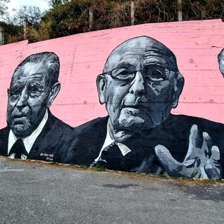 Alassio, il Wall of Presidents diventa un caso: la soprintendenza 'ordina' di cambiare il colore dello sfondo
