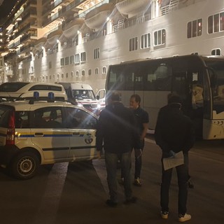 Costa Luminosa a Savona, sbarcati i 49 membri dell'equipaggio positivi al Coronavirus