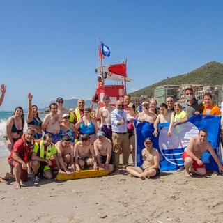 Borghetto S. Spirito, giornata al mare all'insegna della Bandiera Blu per i ragazzi dell’istituto medico pedagogico (FOTO)