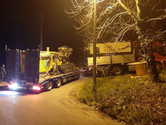 Savona, camion a rimorchio incastrato sul Maschio: intervento dei vigili del fuoco (FOTO e VIDEO) Savona, camion a rimorchio incastrato sul Maschio: intervento dei vigili del fuoco (FOTO e VIDEO)