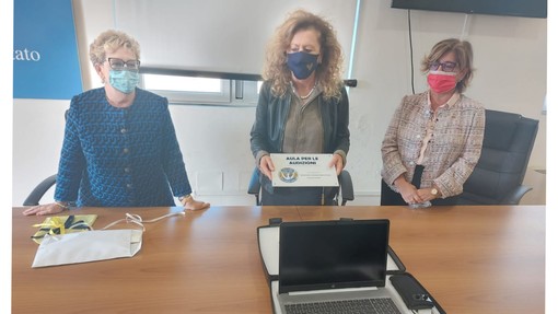 Savona, donato un kit alla Polizia per videoregistrare le denunce delle donne vittime di violenza (FOTO e VIDEO) Savona, donato un kit alla Polizia per videoregistrare le denunce delle donne vittime di violenza (FOTO e VIDEO)