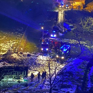 Furgone finisce fuori strada a Roccavignale: soccorsi mobilitati