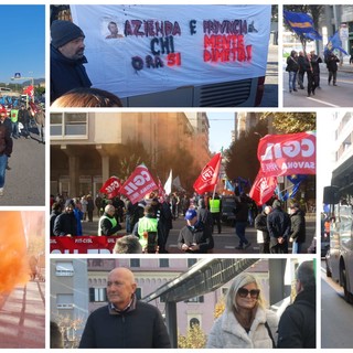 "Giù le mani dall'azienda pubblica". Lavoratori di Tpl Linea e sindacati in piazza: dito puntato contro direzione aziendale e Provincia "Giù le mani dall'azienda pubblica". Lavoratori di Tpl Linea e sindacati in piazza: dito puntato contro direzione aziendale e Provincia