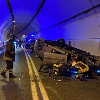 Roccavignale, auto ribaltata sulla Sp 28 bis: soccorsi mobilitati (FOTO)