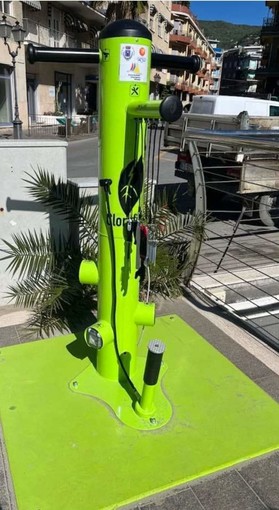 Ad Alassio tre nuove colonnine per la ricarica delle e-bike Ad Alassio tre nuove colonnine per la ricarica delle e-bike