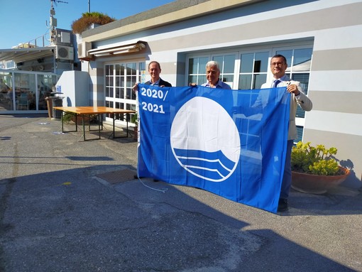 Questa mattina la cerimonia ufficiale di consegna della Bandiera Blu al porto di Andora
